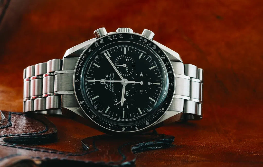 image article de blog Wearing Your Watch on the Right: What Does It Mean?