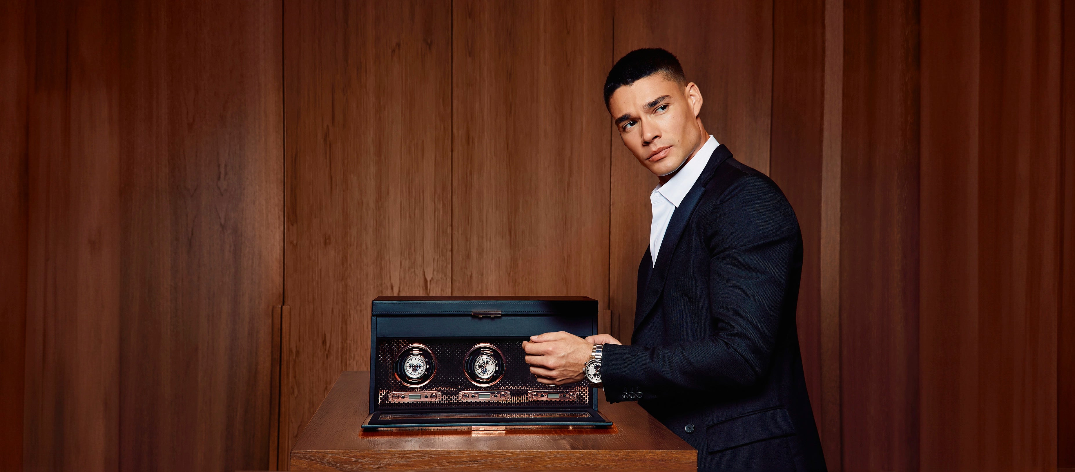 Mobile format watch winder collection banner