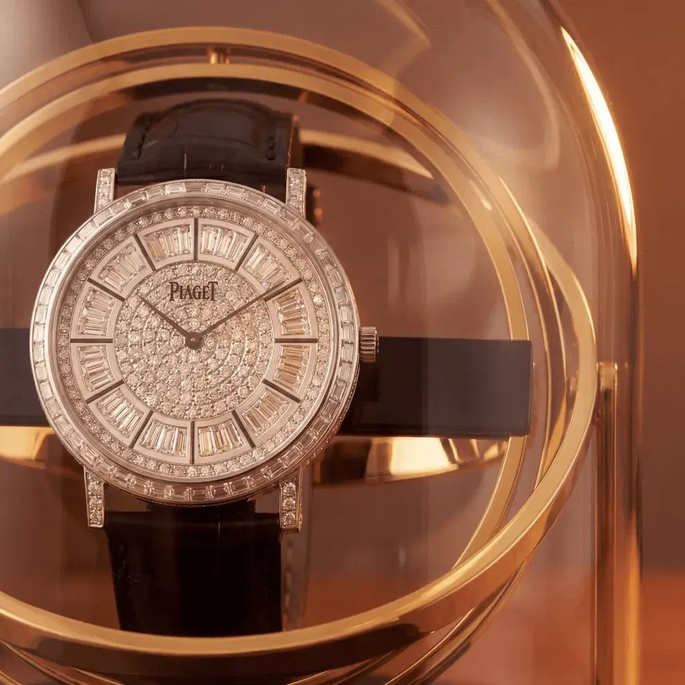 Astronome Gold automatic watch winder in stainless steel with glass dome for one luxury watch.