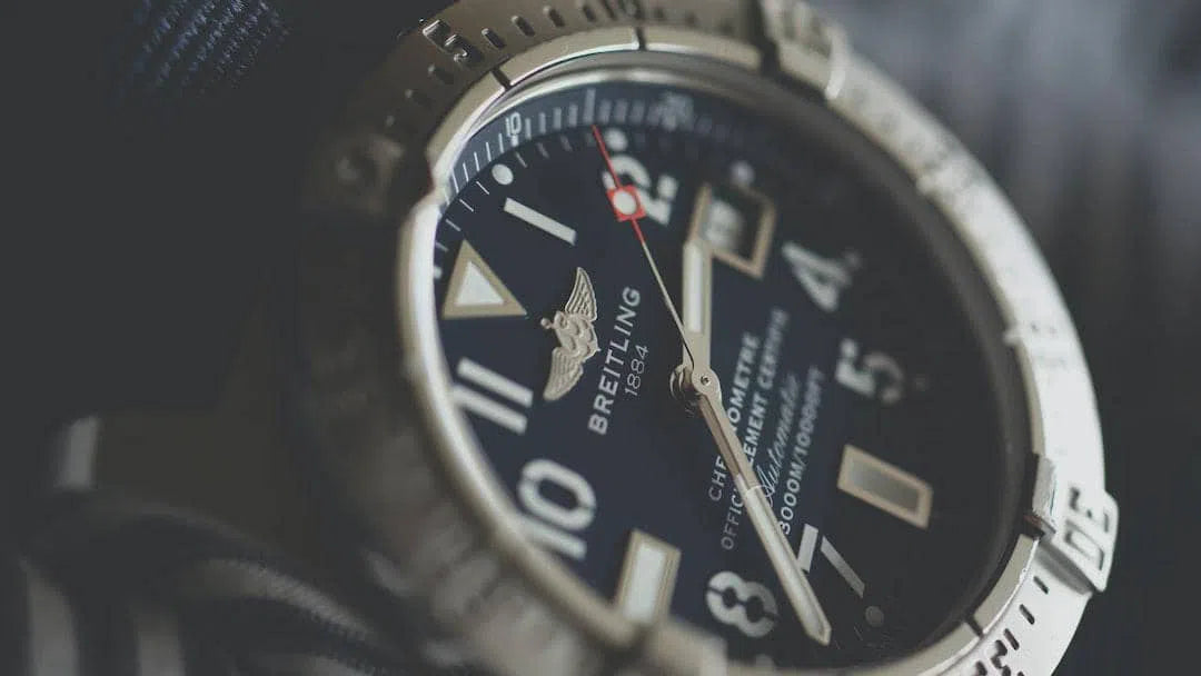 image article de blog Why Wear a Watch on the Left Wrist?