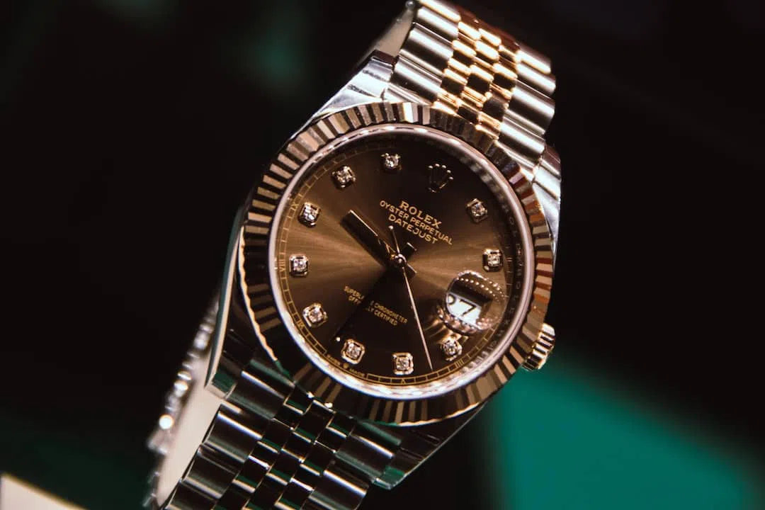 image article de blog How to Wind an Analog Watch?